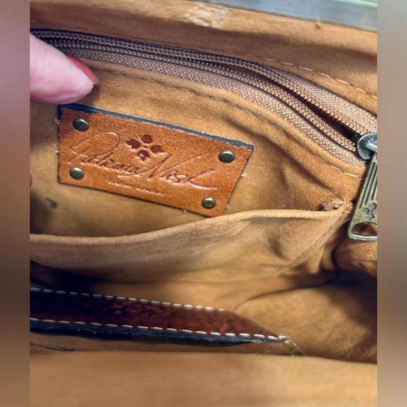 PATRICIA NASH Tooled Leather Kiss-Lock Wristlet Bag. 100% leather - Picture 8 of 10